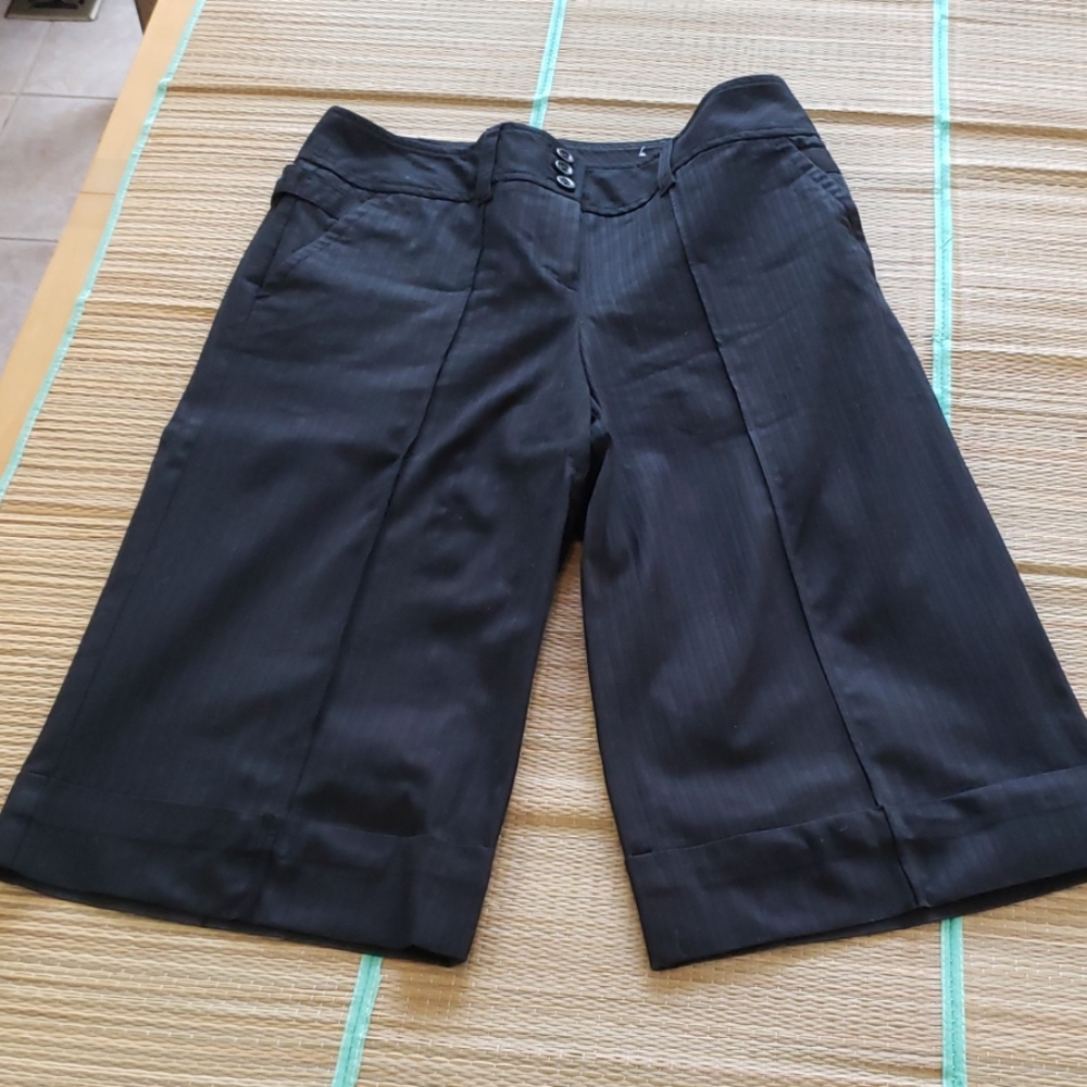 Women's black capris pants